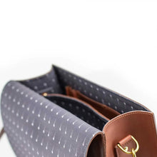 Load image into Gallery viewer, Leather Messenger bag Mahogany