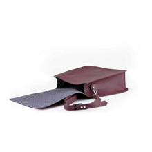 Load image into Gallery viewer, Leather Messenger bag oxblood